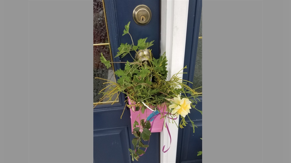 How To Create Winter Floral Arrangements That Feel Cinematic