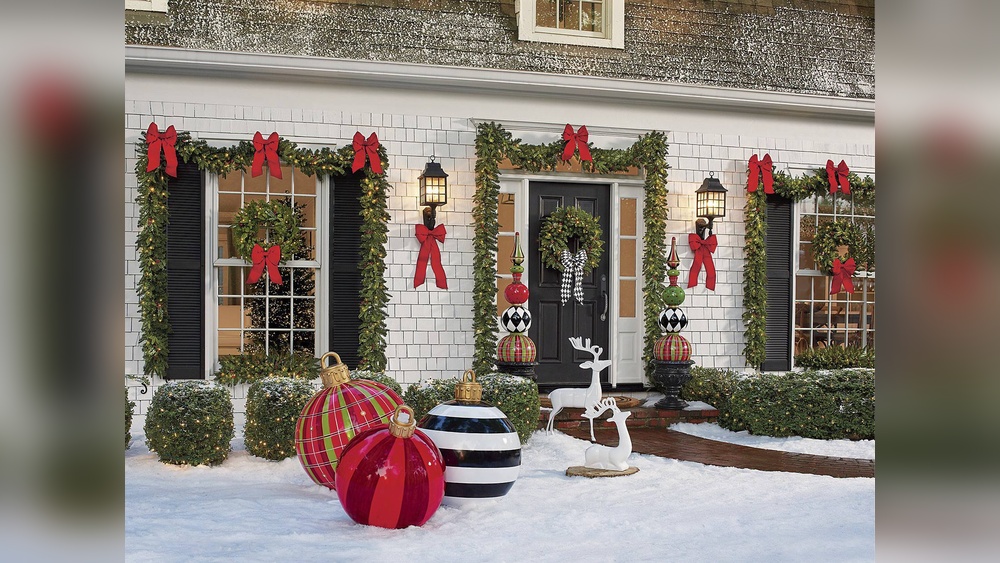 How To Make Your Front Porch The Most Festive Spot In The Neighborhood This Christmas