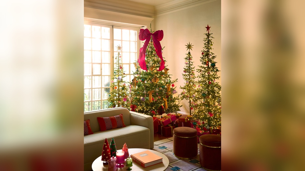 How To Turn Your Living Room Into A Pinterest Worthy Christmas Wonderland