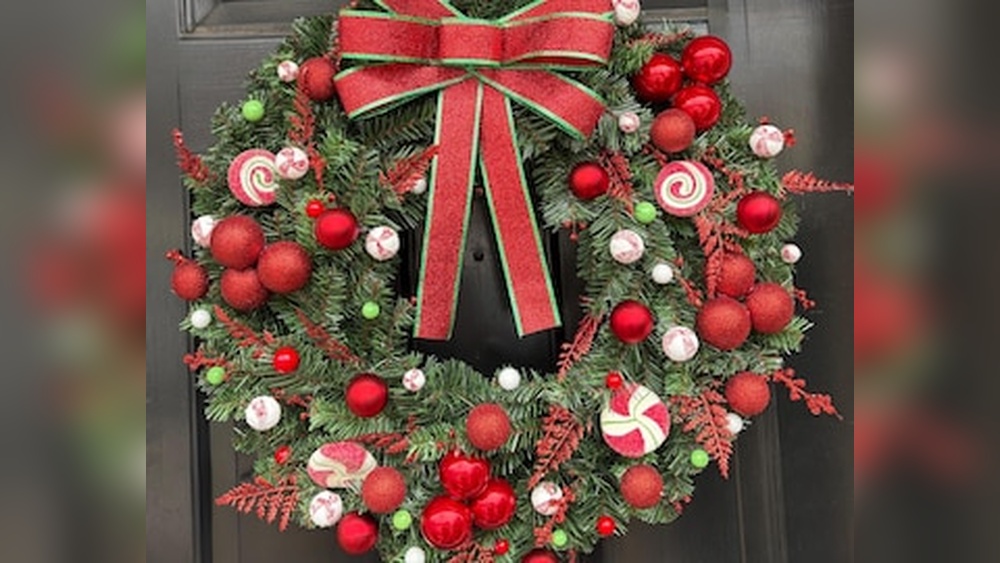 These Christmas Wreaths Will Make Your Door The Star Of The Street